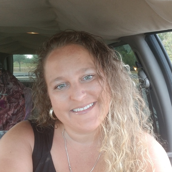 Meet your Posher, Denise - Picture 2 of 2